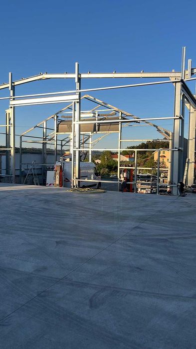 Vendo estrutura de pavilhão 15mx12m, para desocupar