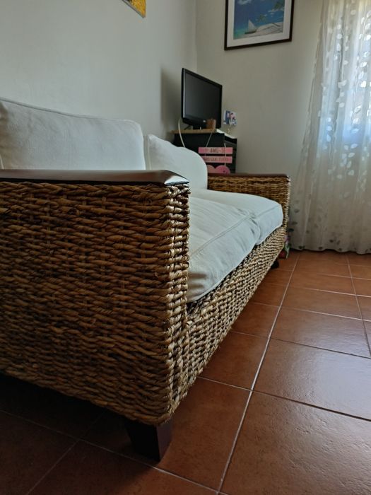 Sofá com detalhes de rede