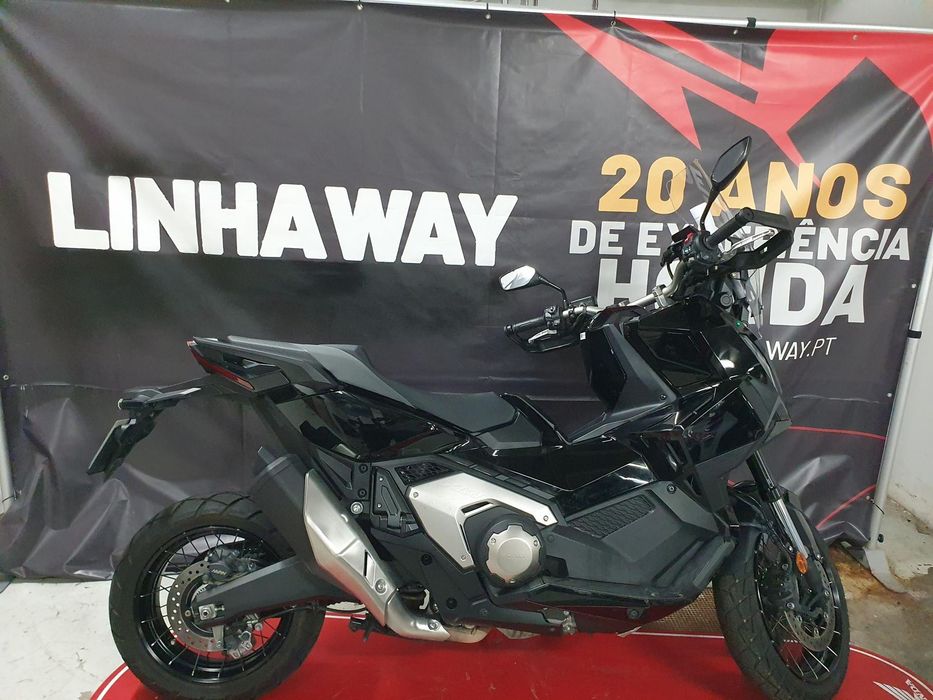 Honda X-ADV 750 **DE SERVIÇO**