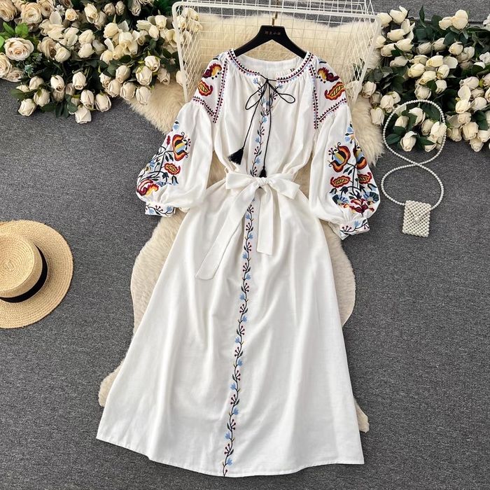 Вишиванки у двох кольорах