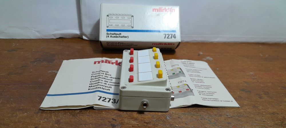 Comando para ligar/desligar quatro circuitos elétricos -Marklin 7274-.