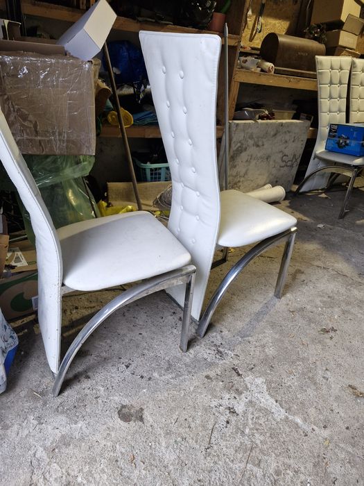 4 krzesła białe stołowe uszkodzona tapicerka