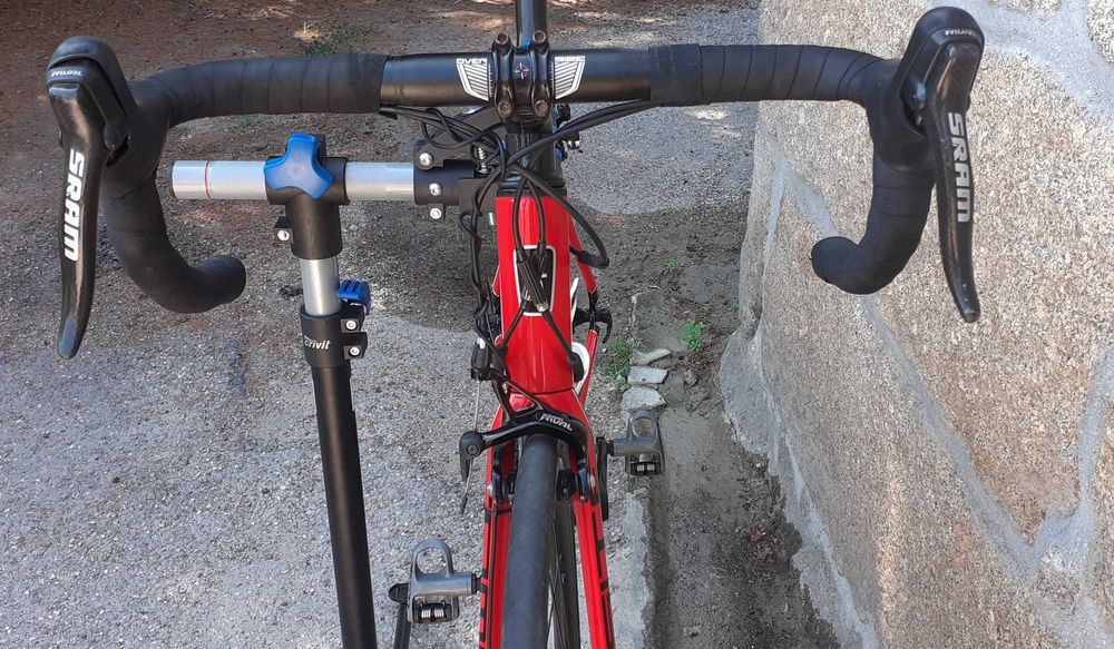 Bicicleta de estrada, quadro e garfo em carbono