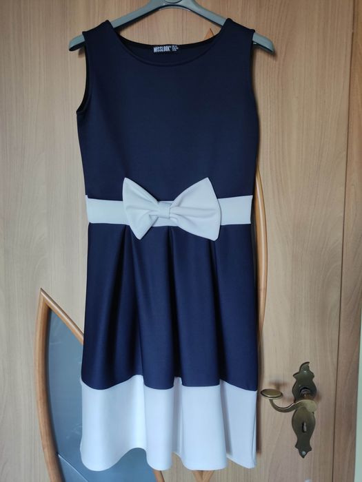 Sukienka elegancka granatowa z kokardą rozm. L