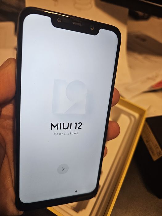 Telefon Pocophone F1 + 2etui