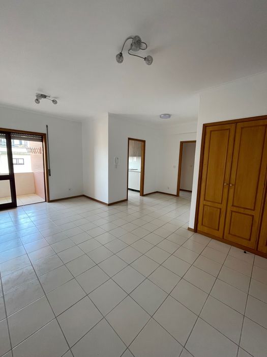 Arrendamento do apartamento T1 na Rua 4 Caminhos