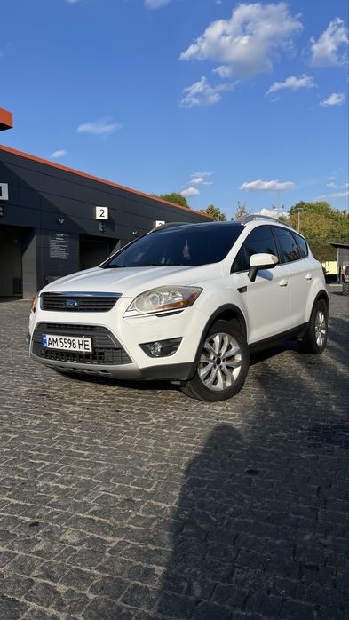 Продам білий кроссовер Ford Kuga