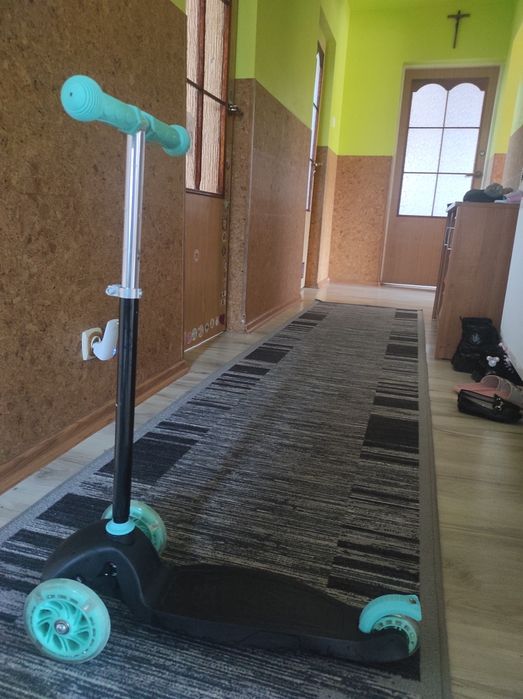 Hulajnoga trojkolowa