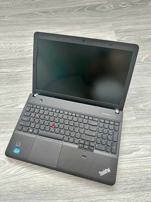 Ноутбук Lenovo ThinkPad E531 15.6"b960 4gb DDR3 під ремонт / на запчастини / розборка топкейс\клавіатура\динаміки\кришка матриці\завіси\радіатор