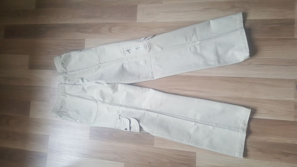 Spodnie na lato damskie lekkie kieszonki materiałowe