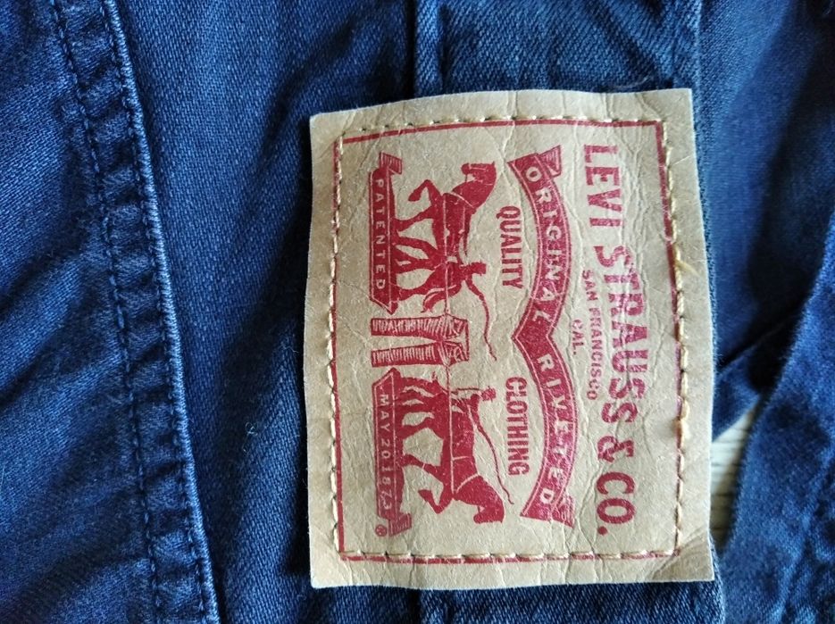 Jardineiras jumpsuit de ganga preta Levi's impecáveis