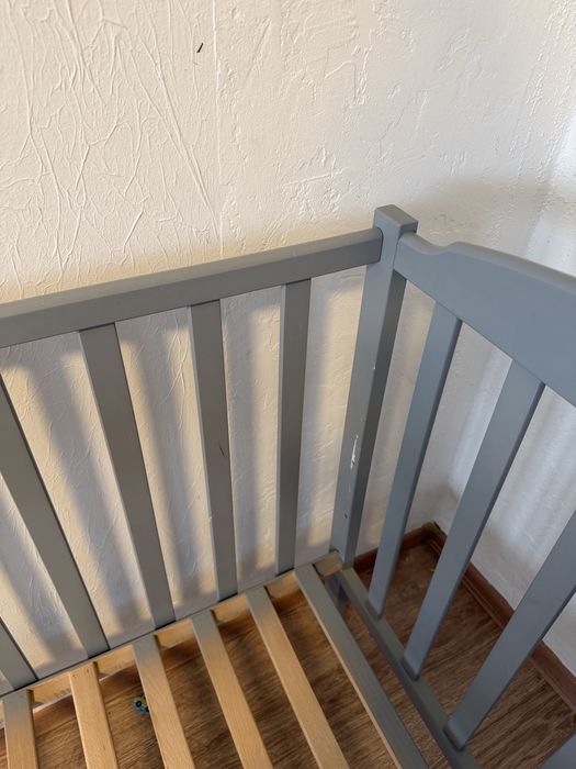 Дитяче ліжко з  буку  сіре