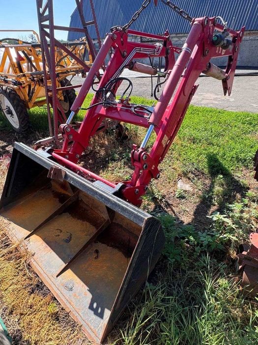 Фронтальний навантажувач PGF-1600 Червона Зірка