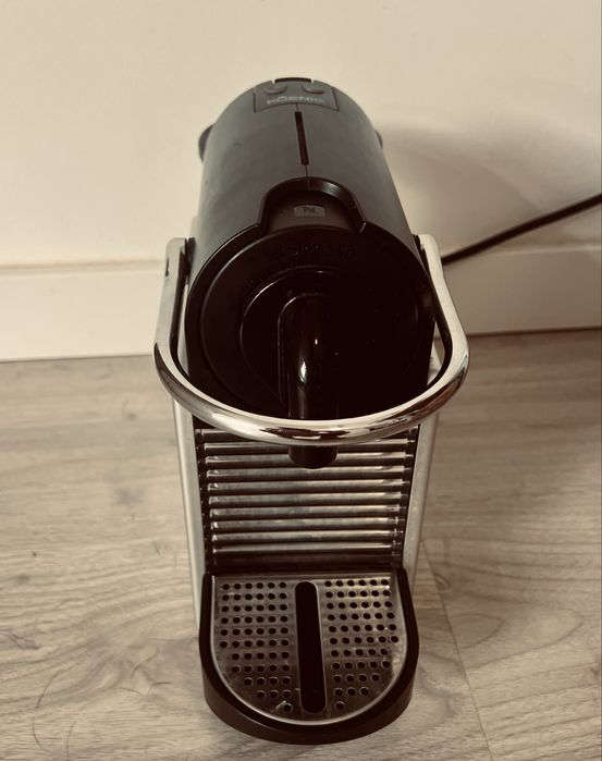 Cafeteira Nespresso Essenza Mini (KOENIG) – como nova