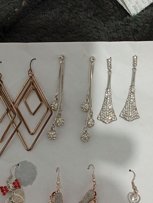 Conjunto de vários brincos todos novos