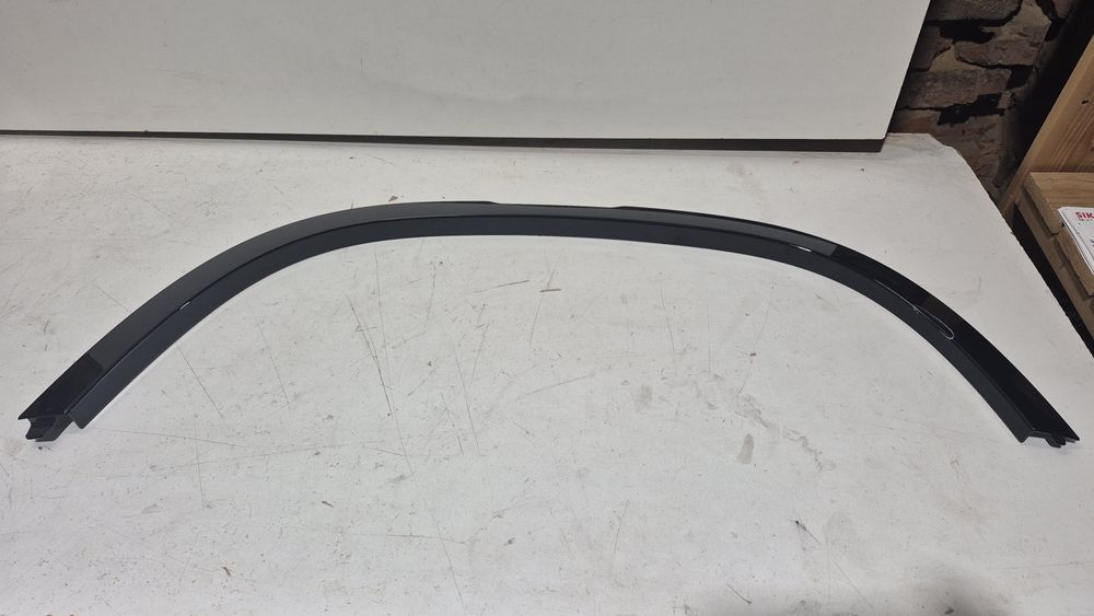 Listwa błotnika przednia prawa LandRover Defender L8B2-16A074-BX