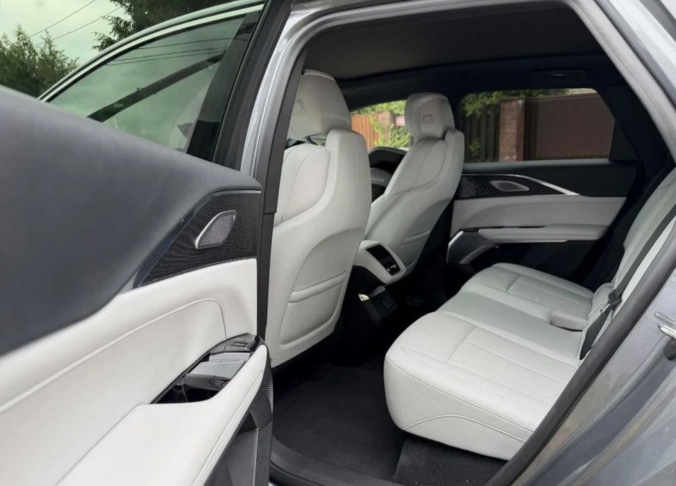 Cadillac Lyriq Luxury • 2023 • 102 кВт·год