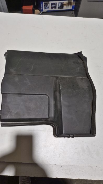 Pokrywa na baterie akumulator LandRover  DWN500022