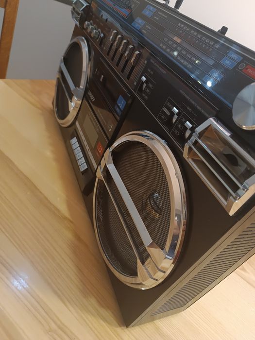 Radio magnetofon bombox