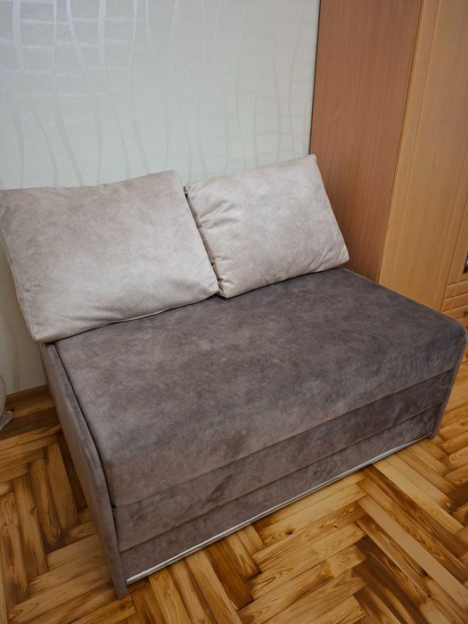 Диван підлітковий у відмінному стані