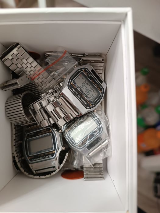 Stre zegarek typu Montana Levis Kassel melodyjki