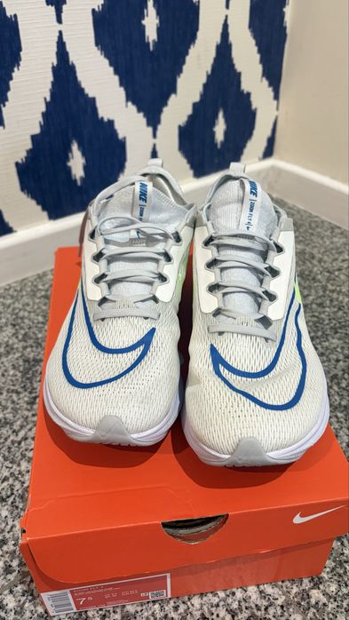 Nike Zoom Fly 4
