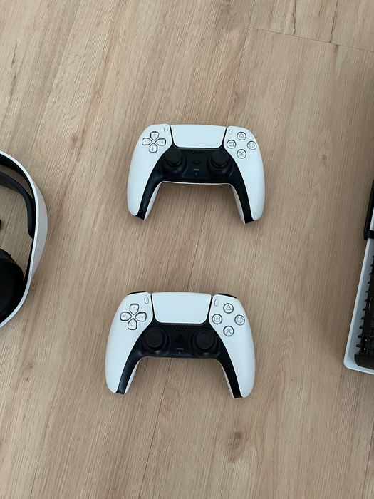 PlayStation 5 Standard + Fones PS5 Pulse 3D
