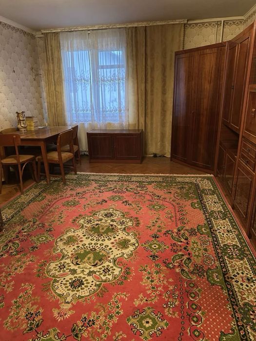 Продаж квартири з гаражем і земельною діланкою