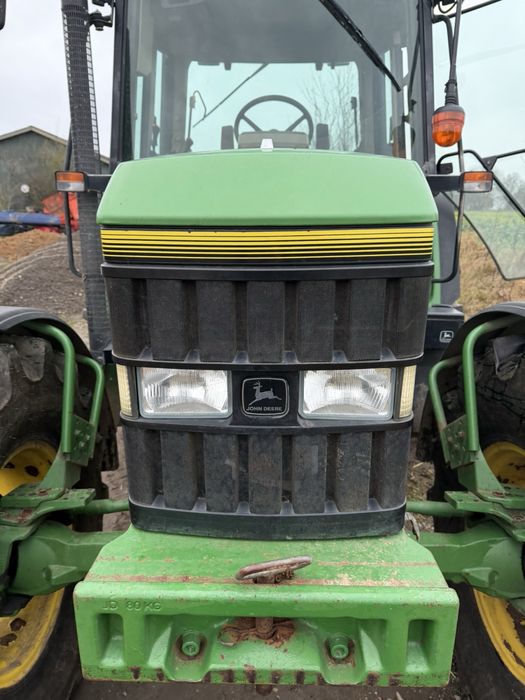 Трактор John Deere 6400