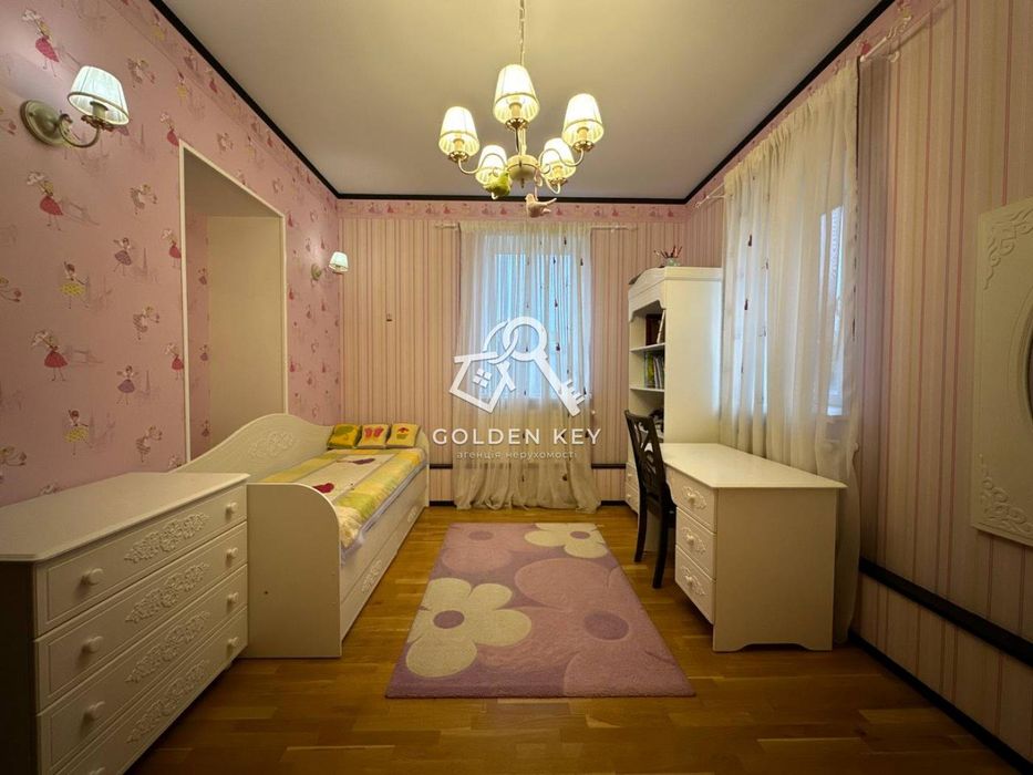 Продаж будинку по вул. В.Бизова ( Якіра )