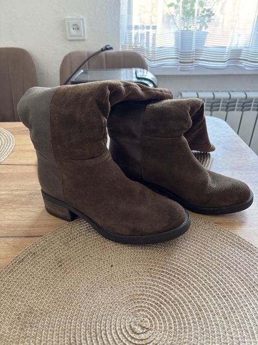 Шкіряні чоботи жіночі