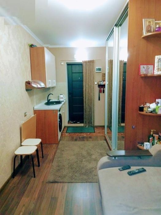 Продам комуну на Черемхах з ремонтом (300-297)