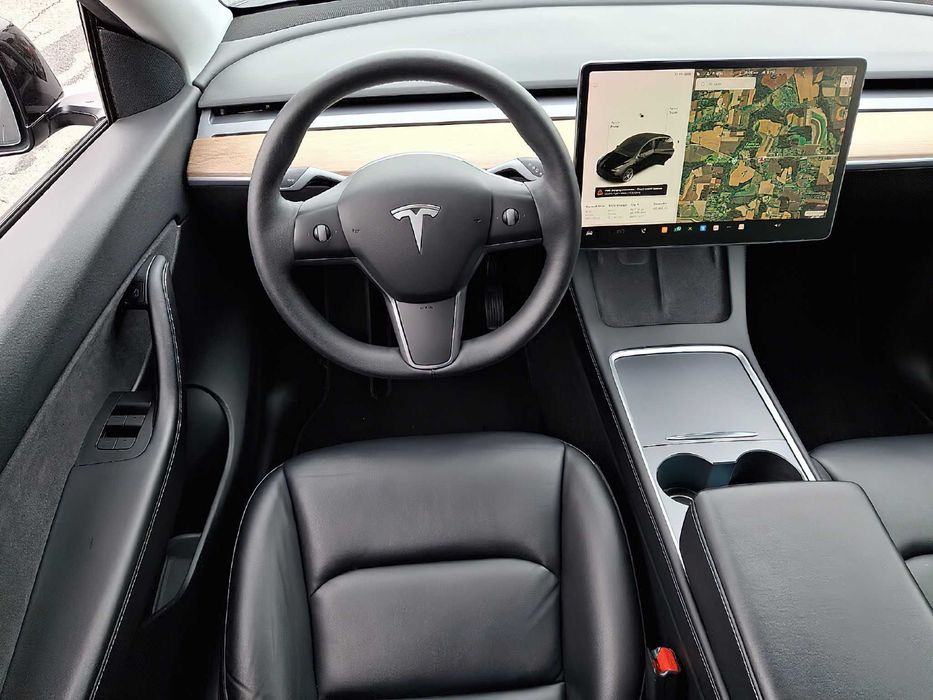 Tesla Model Y      2021