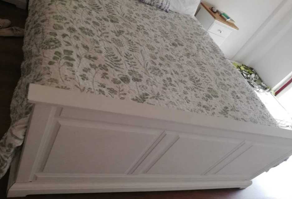 cama de casal vintage de madeira branca com detalhes e com estrado incluido