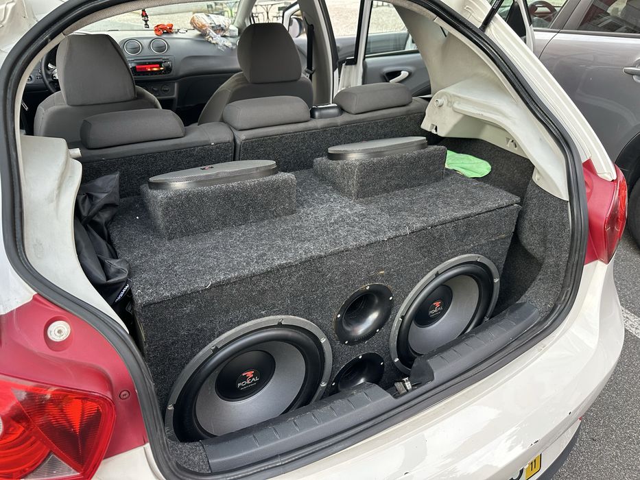 Subwoofer, amplificador e medios Focal