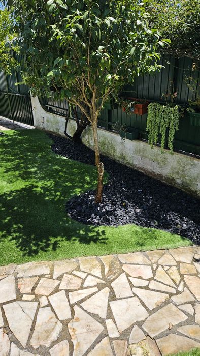 Fazemos todos tipos de jardim,pergolas espaço lazer