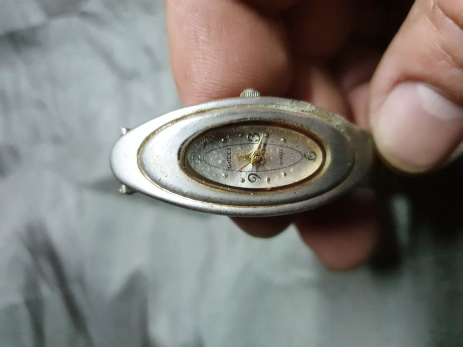 Часы GUCCI кварцевые.