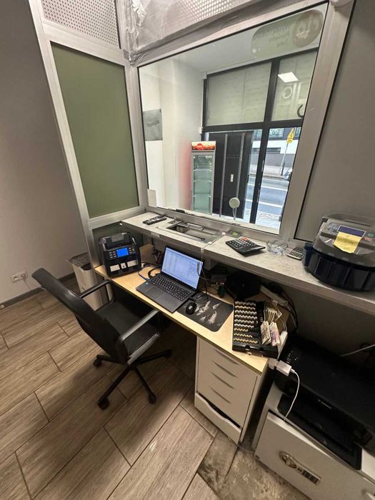 Gotowy kantor wymiany walut – Warszawa, ul. Tamka 45A