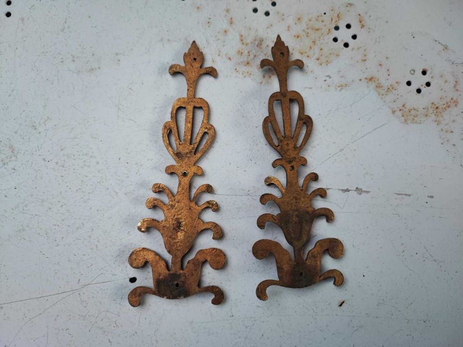 Przedwojenna mosiężna aplikacja,do mebel,zegar,lampa,cena za 1 szt.