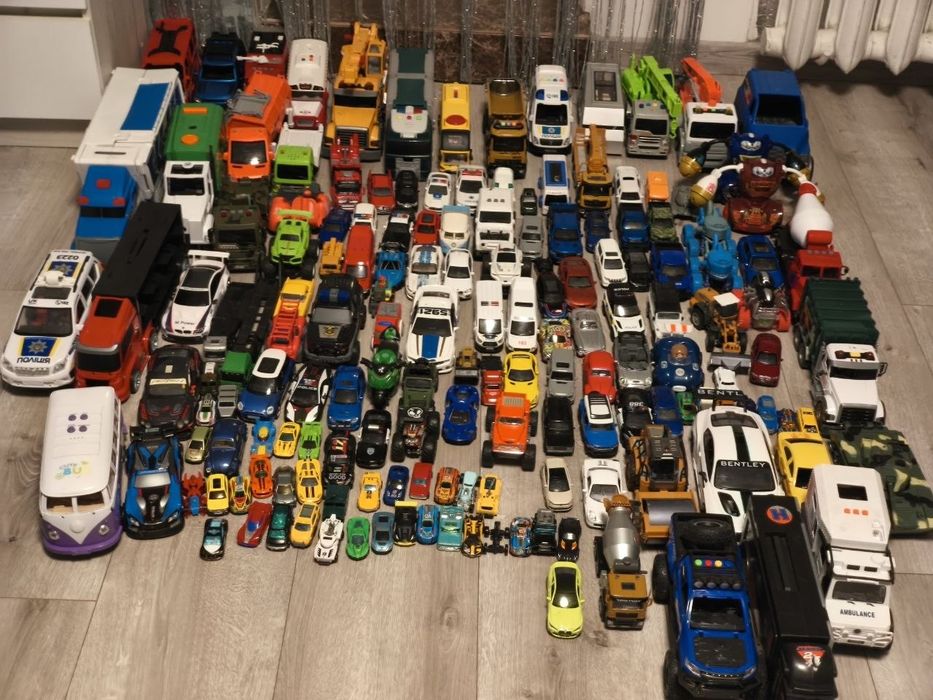 Іграшкові  машинки