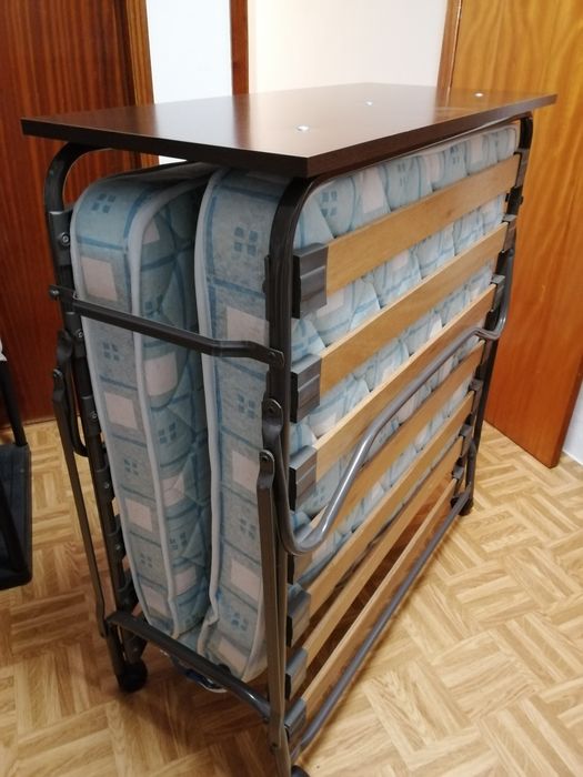 Cama dobrável com colchão molas