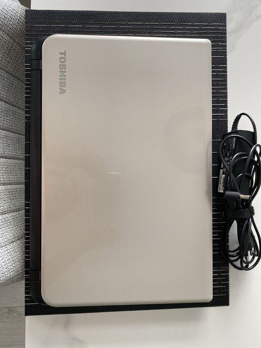 Laptop Toshiba  uszkodzony