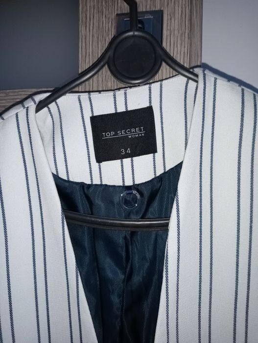 Marynarki biała w prążki i biała