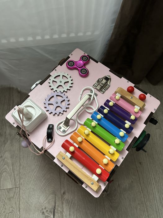 Великий бізі куб максимальної комплектації для дівчинки