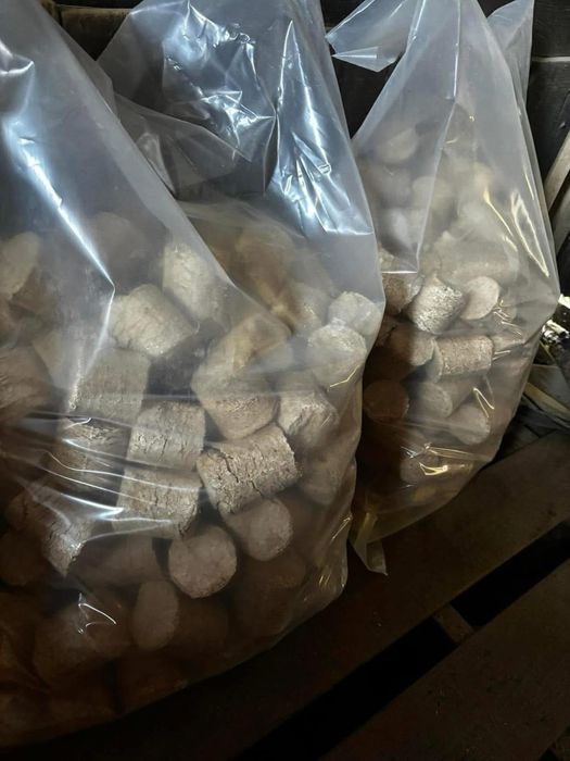 Brykiet drzewny debowy pakowane w worki