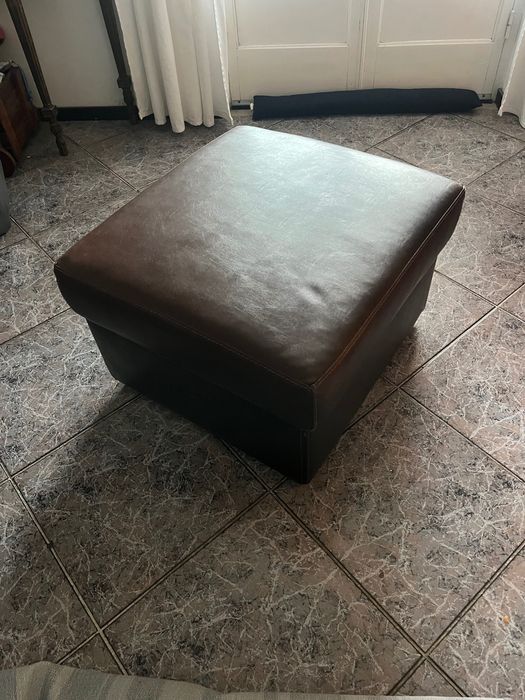 Puf castanho pele sintética