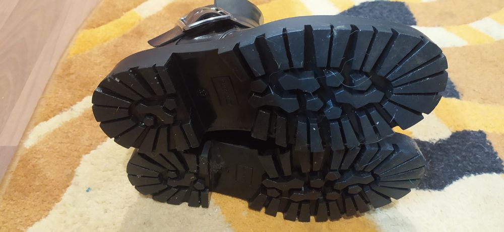 Продам ботинки 38 размер