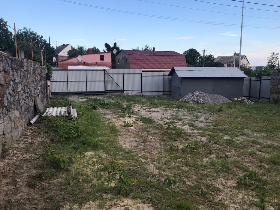 Здам в оренду земельну ділянку 320 м. кв. з залізним гаражем