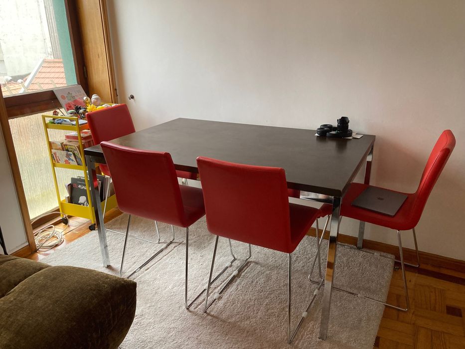Mesa de jantar e 4 cadeiras