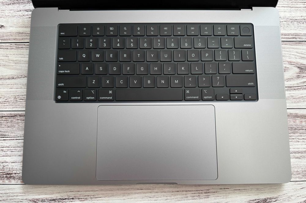 Apple MacBook Pro 16" 2021 M1 Pro/16Gb/512Gb Space Gray